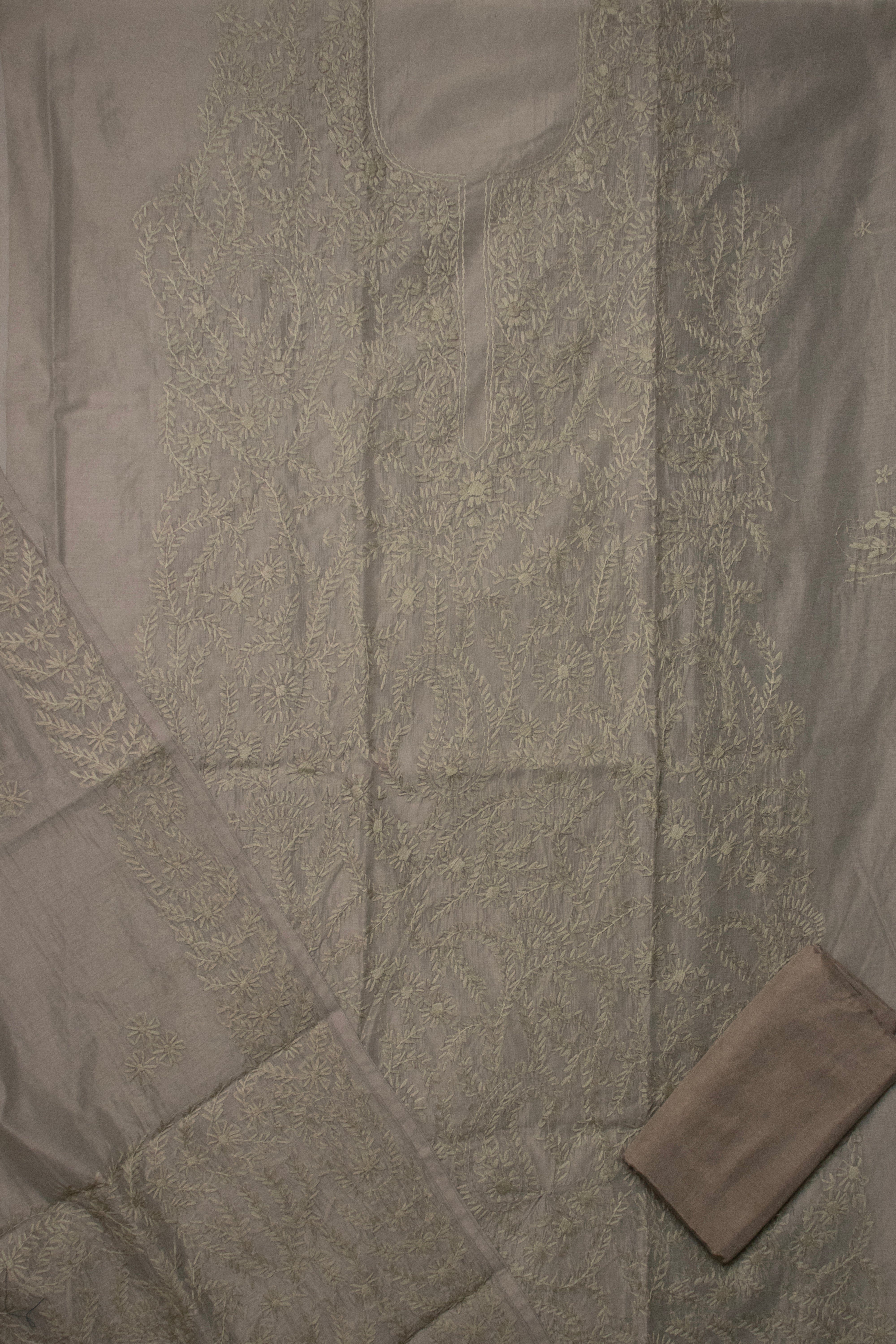 Do rang Tashreen grey embroidered unstitched suit set