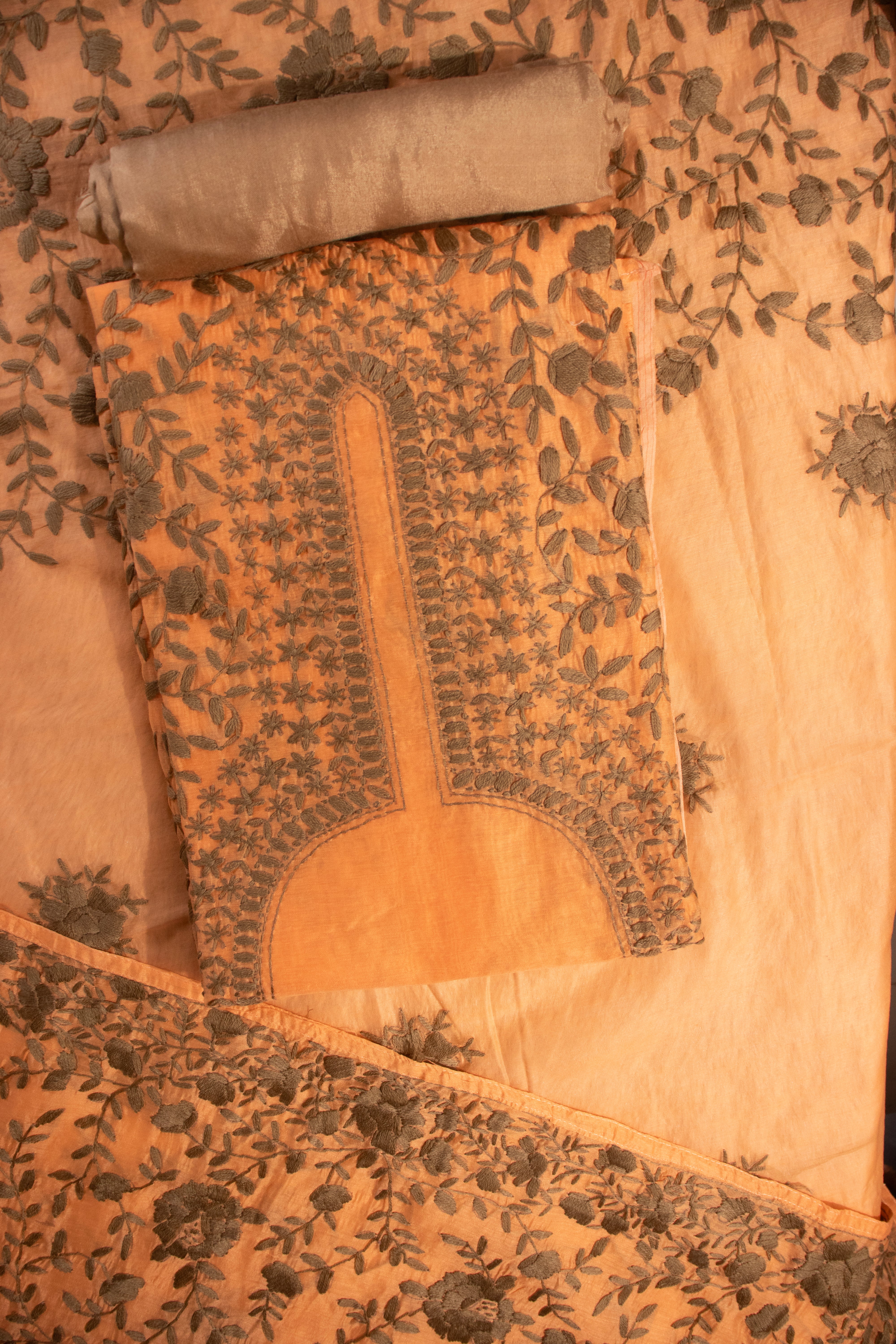 Do rang Tashreen orange embroidered unstitched suit set