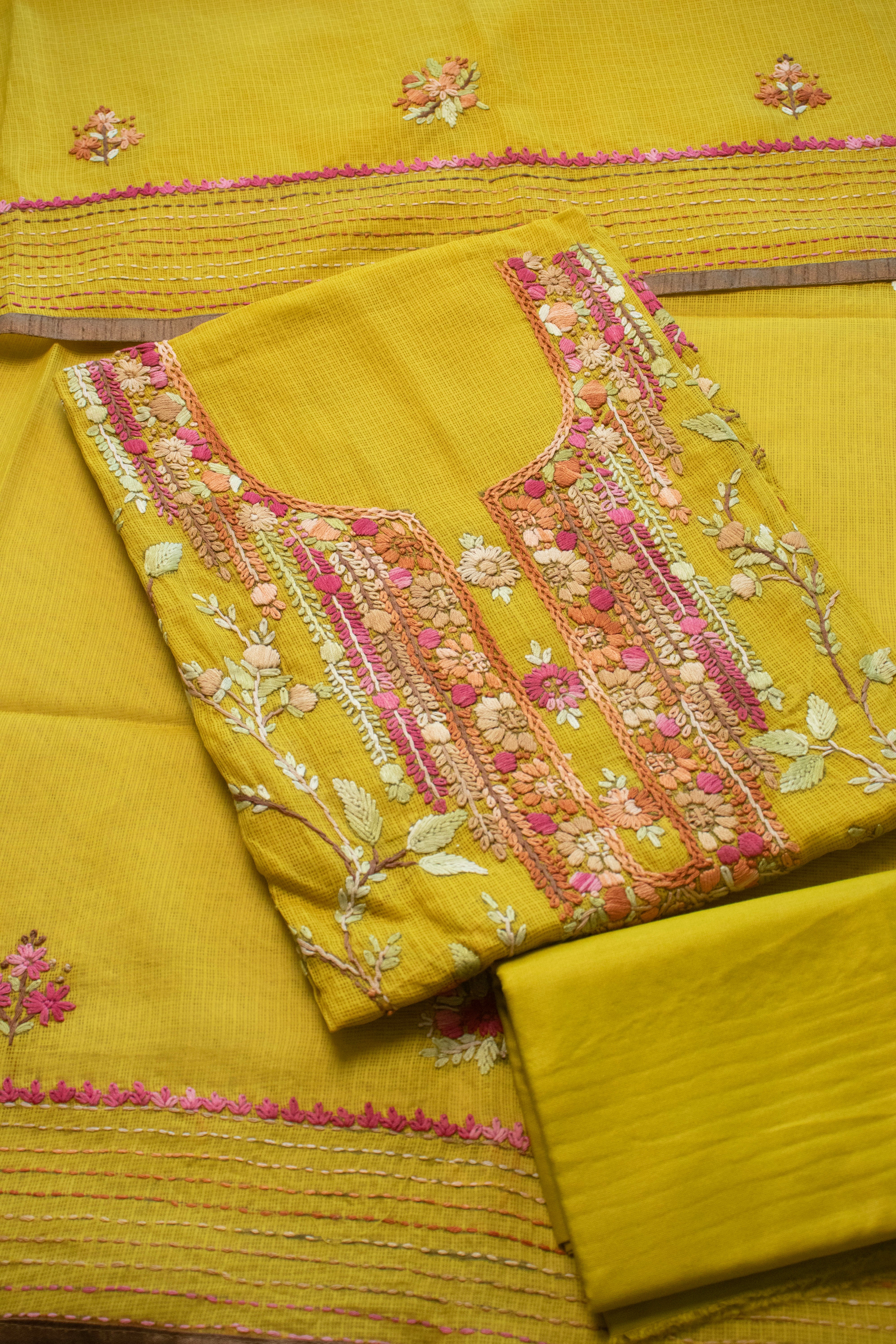 Amber Meadow Muslin Aari Embroidered Suit (Unstitched)